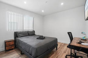 Spacious Bedroom With Shared Bathroom